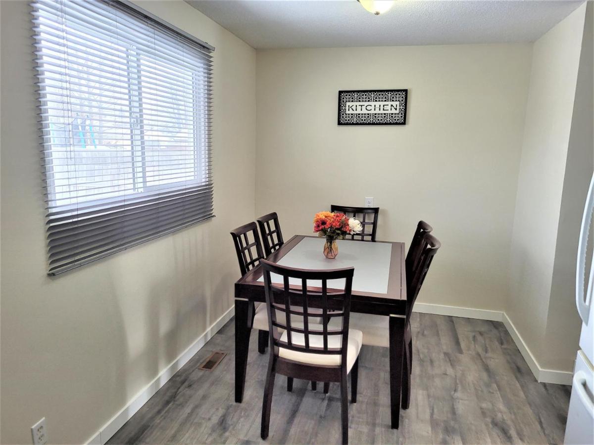 Cozy 4 Bedroom Townhouse - Peaceful Feel Of Home Winnipeg Kültér fotó