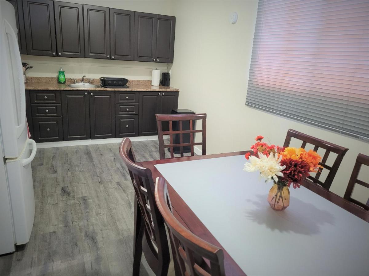 Cozy 4 Bedroom Townhouse - Peaceful Feel Of Home Winnipeg Kültér fotó